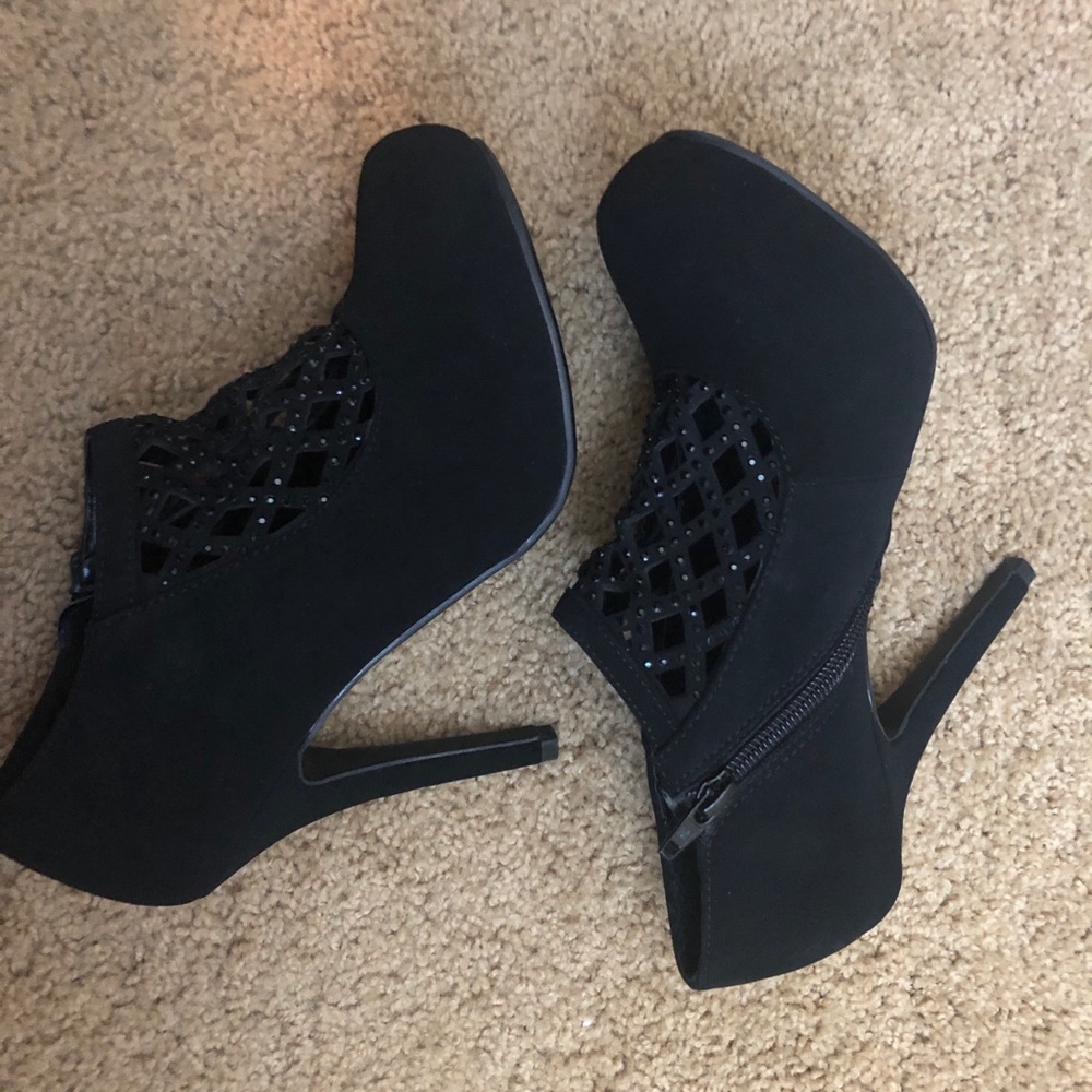Madeline Girl black sparkly platform heels Sz 8